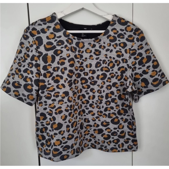 H&M LEOPARD PRINT CROPPED WOMEN T SHIRT TOP SHORT SLEEVES in size small - Picture 4 of 8
